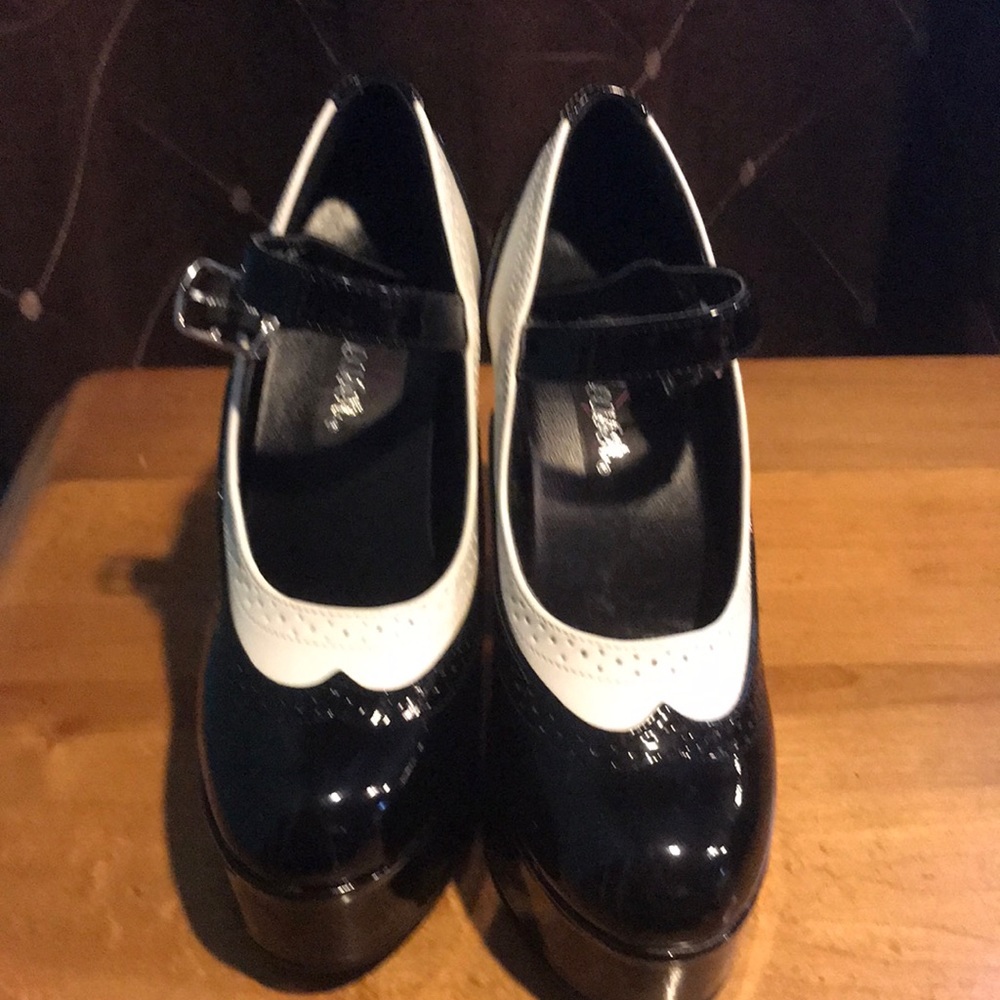 Sexy Mary Jane black & white high platform heels